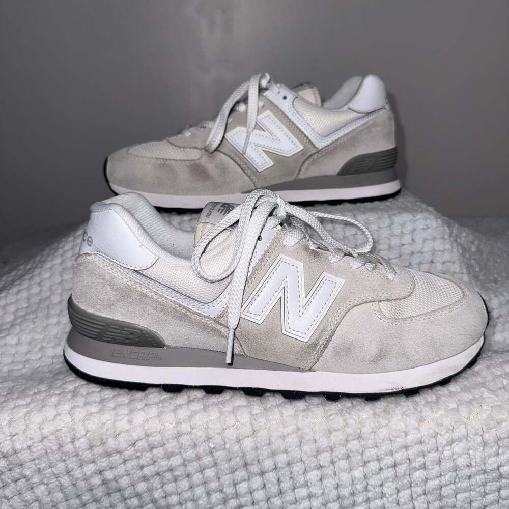 New Balance 574 Classic 10.5 Off White Suede